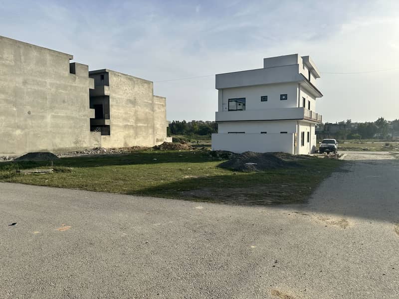 10 Marla Plot For Sale 4