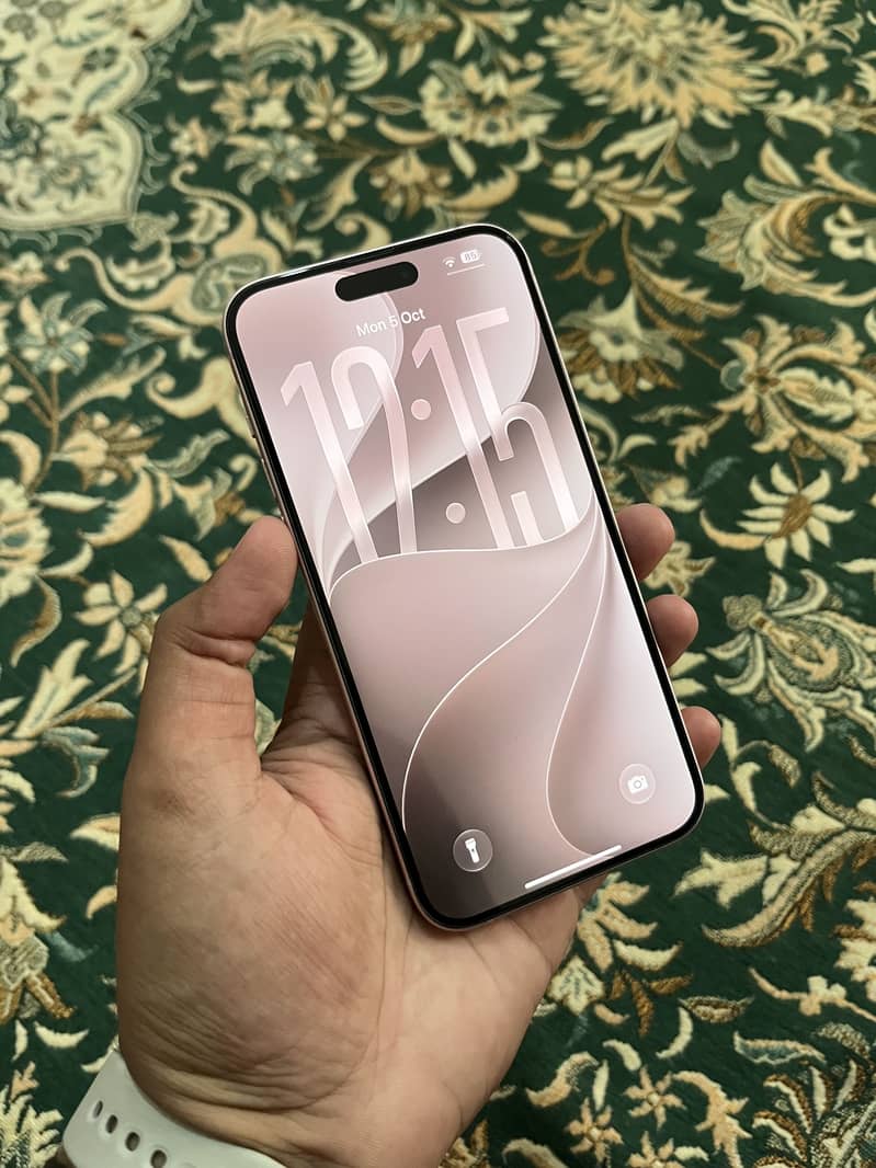 IPhone 15 4