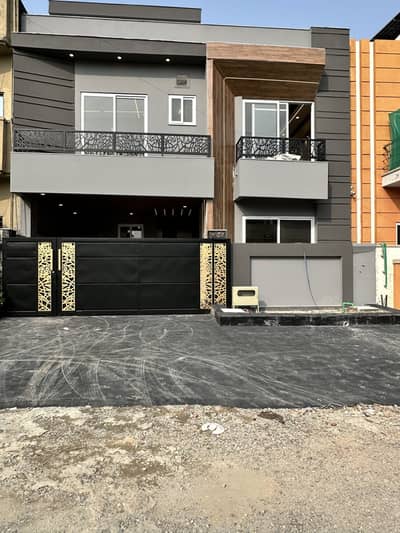 8 Marla Brand New luxury House For Sale