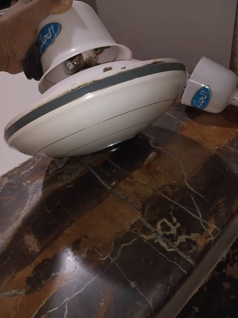 Ceiling fan with blade 0