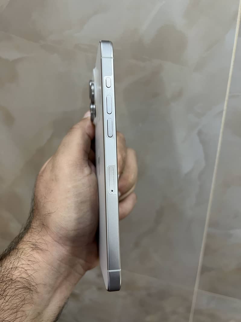 Apple iPhone 15 Pro Max 3
