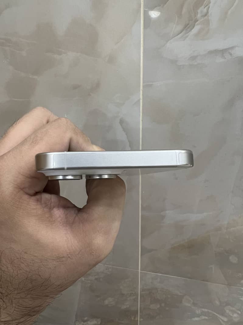Apple iPhone 15 Pro Max 4