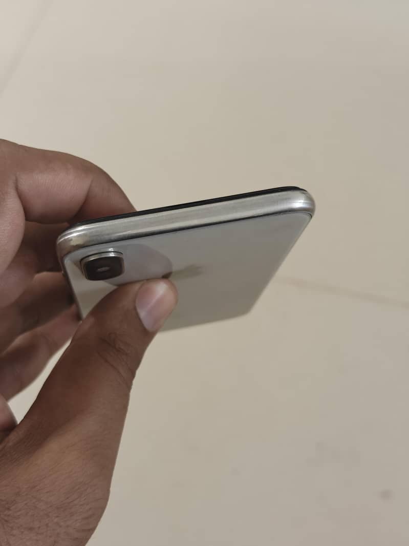 Apple iPhone X 3