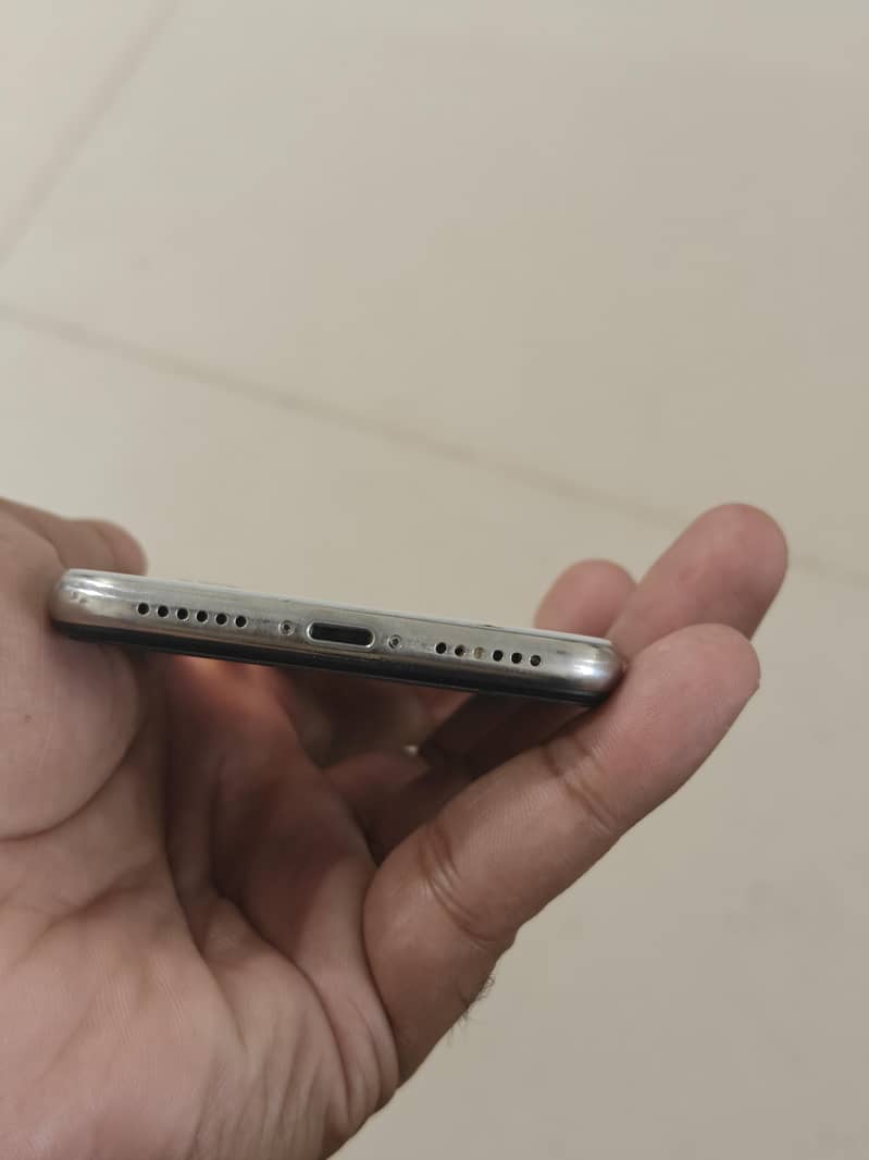 Apple iPhone X 4