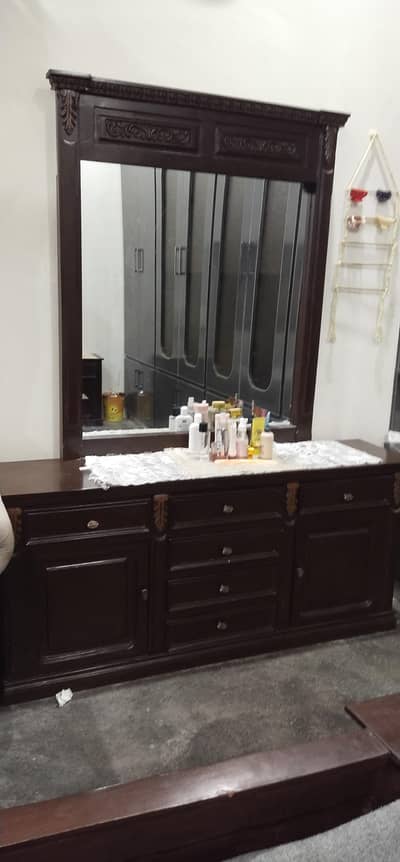 dressing with mirror and drwers