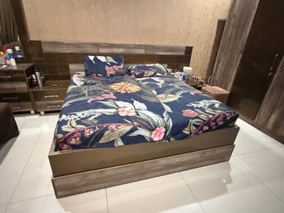 Newly Bed with Dragsing and Side Tables