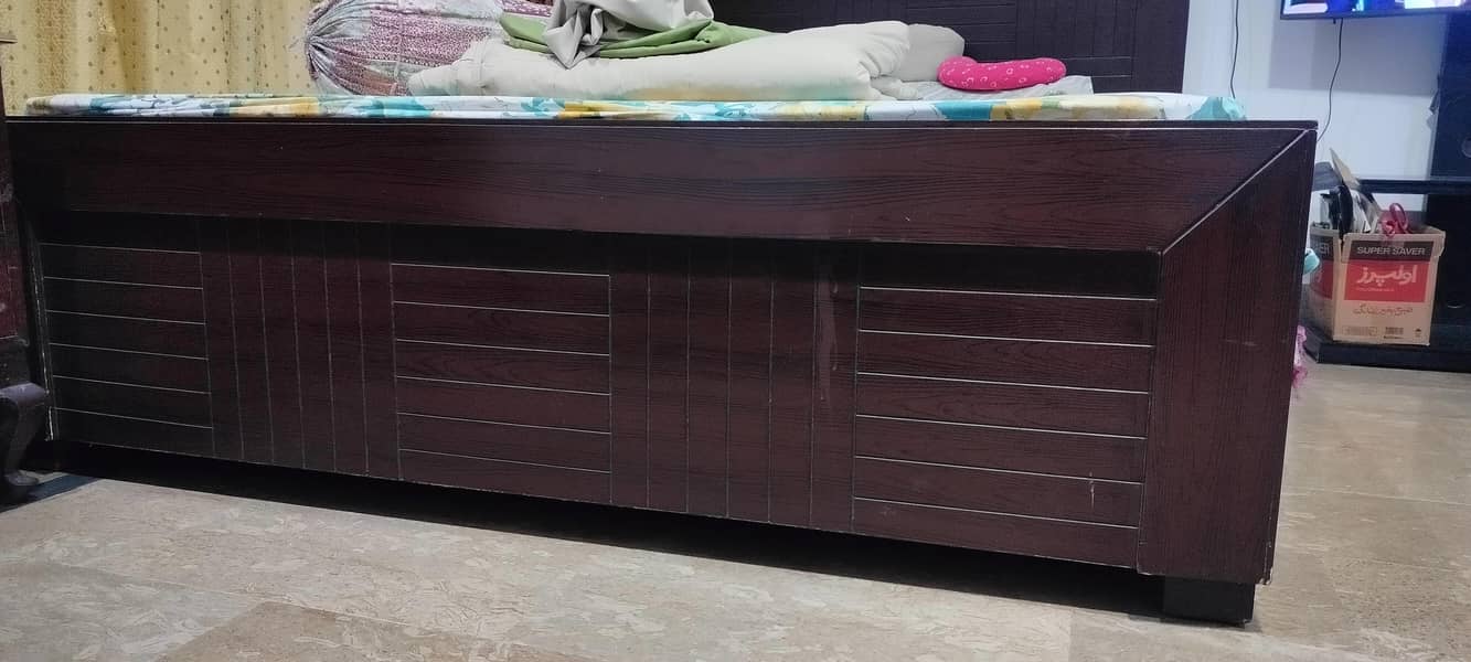 bed set with side tables 0