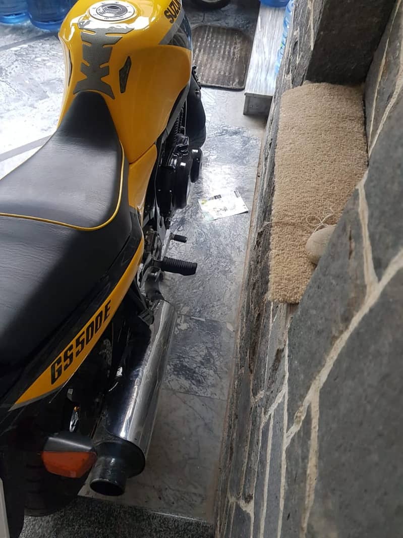 Suzuke GS500E 3