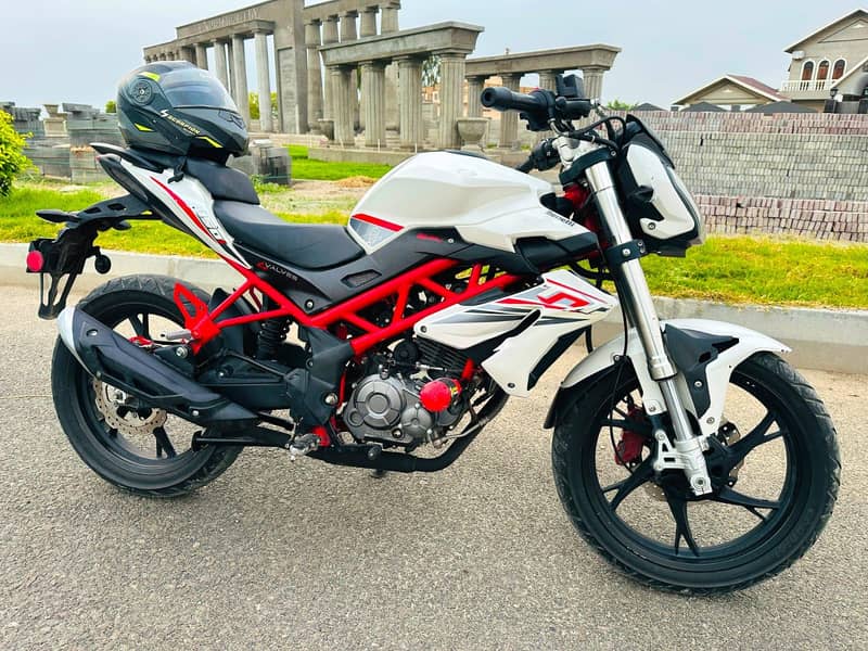 Benneli TNT 4