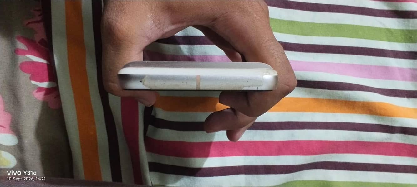 Google Pixel 8 4