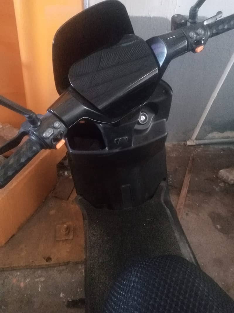 Revoo Electic Bike A12 2