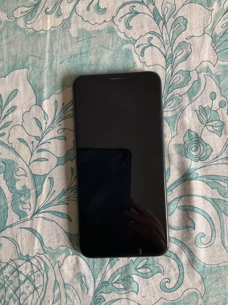Apple iPhone Xs max 3