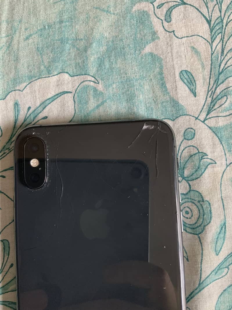 Apple iPhone Xs max 4