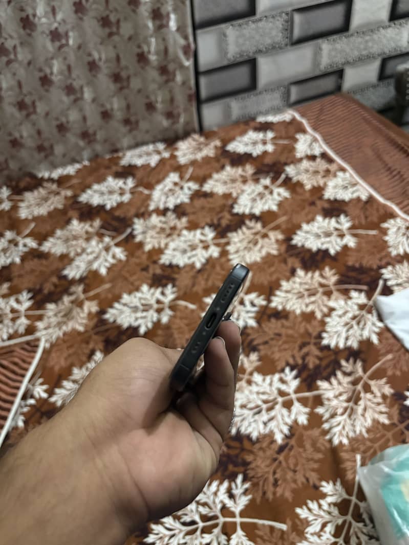 IPHONE 15 3