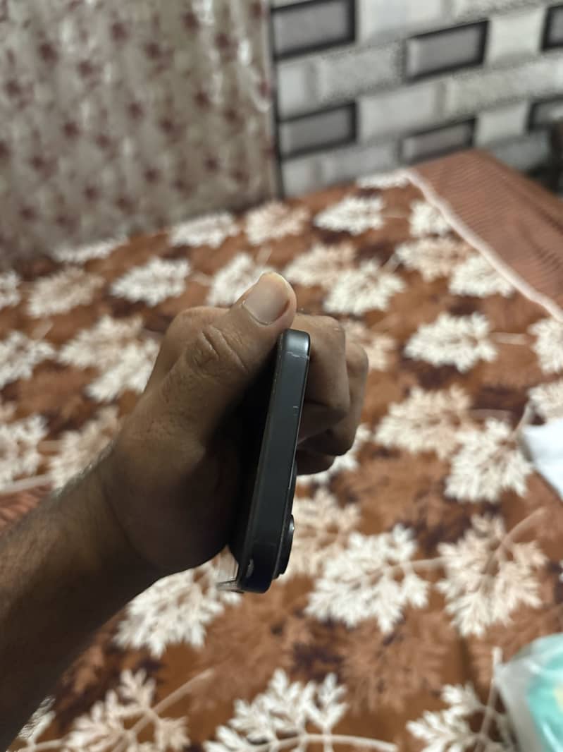 IPHONE 15 4