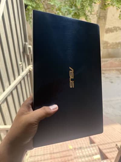 ASUS zenbook  dual screen |i5 10th| 8gb 256ssd | 4k 2. in. 1 360 display