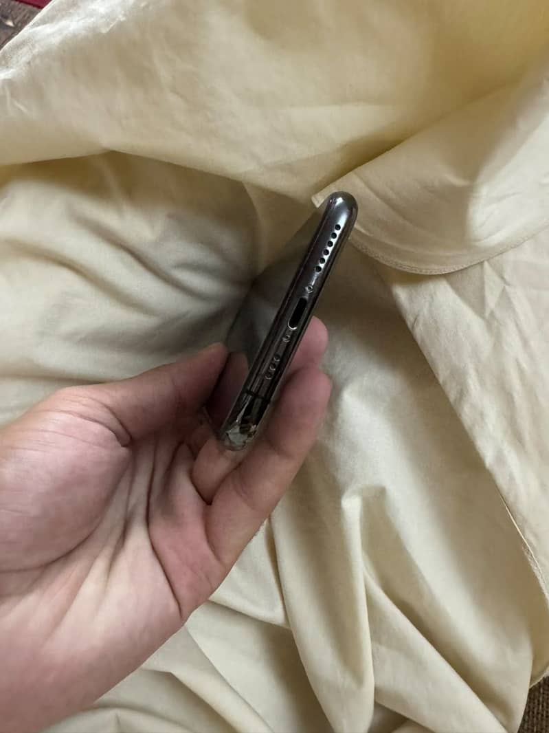 Apple iPhone 11 0