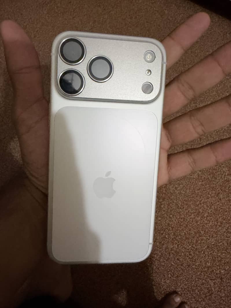 Apple iPhone 17 Pro Max 1