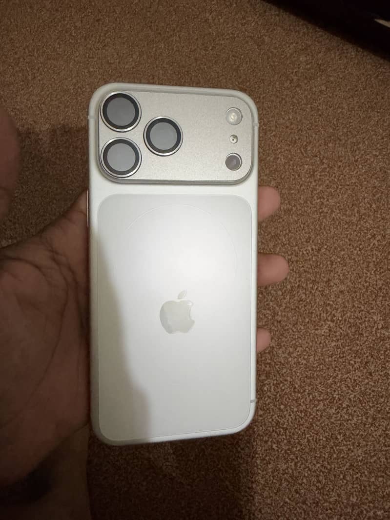 Apple iPhone 17 Pro Max 5