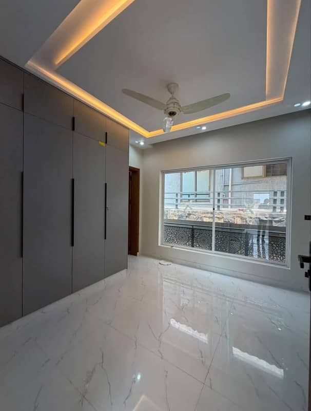 Upper portion 0