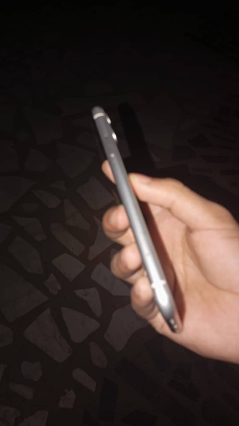Apple iPhone 11 3