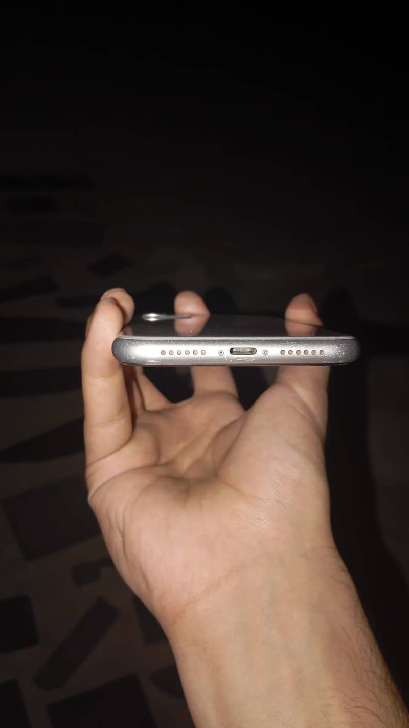 Apple iPhone 11 4