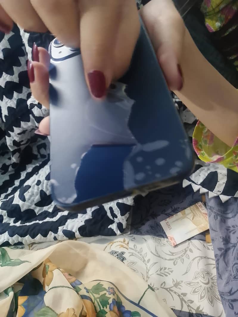 Apple iPhone 13 1