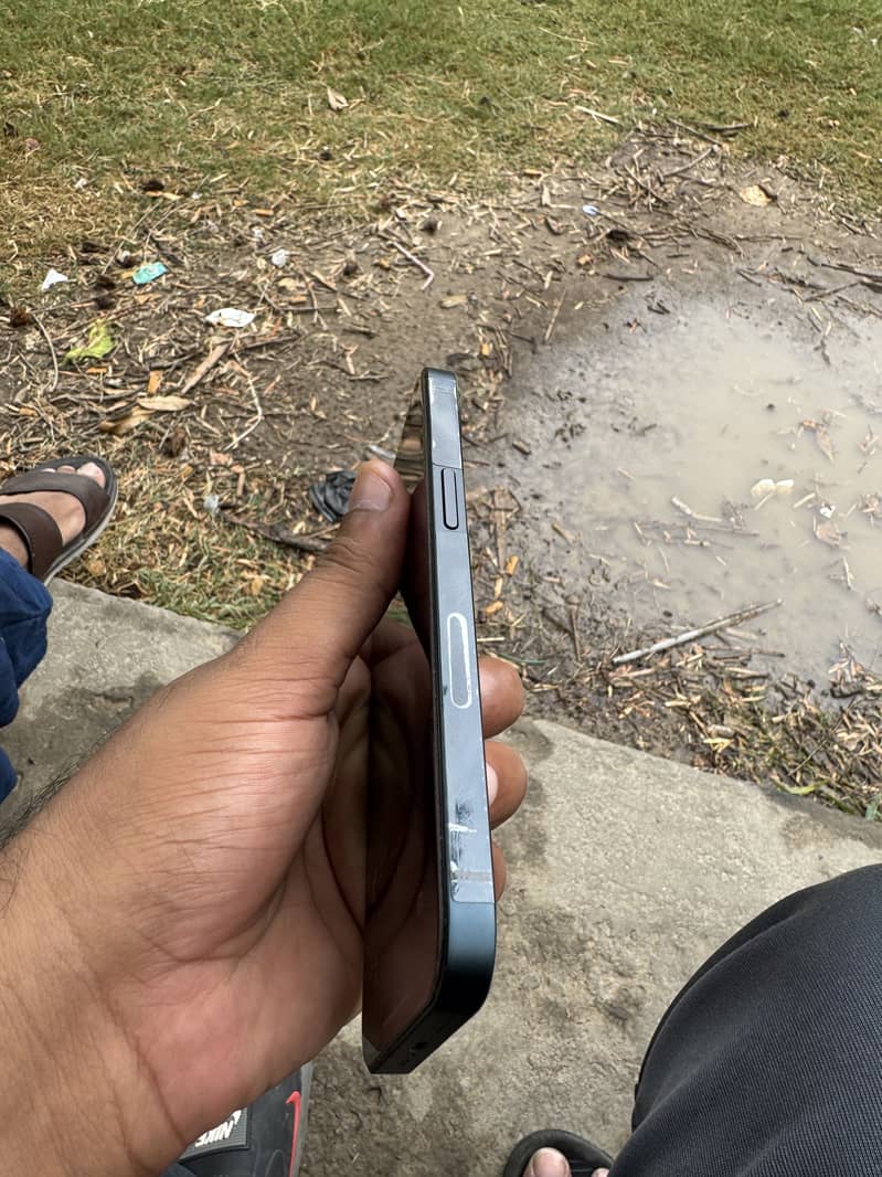 Apple iPhone 13 3