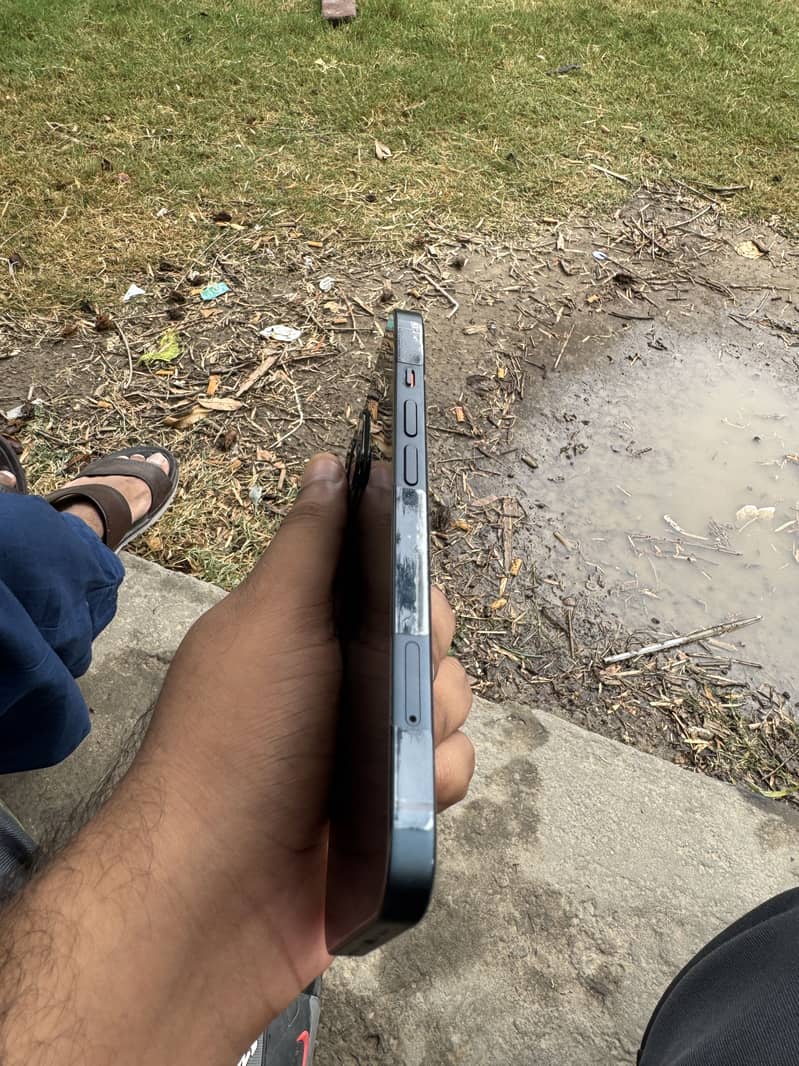 Apple iPhone 13 4