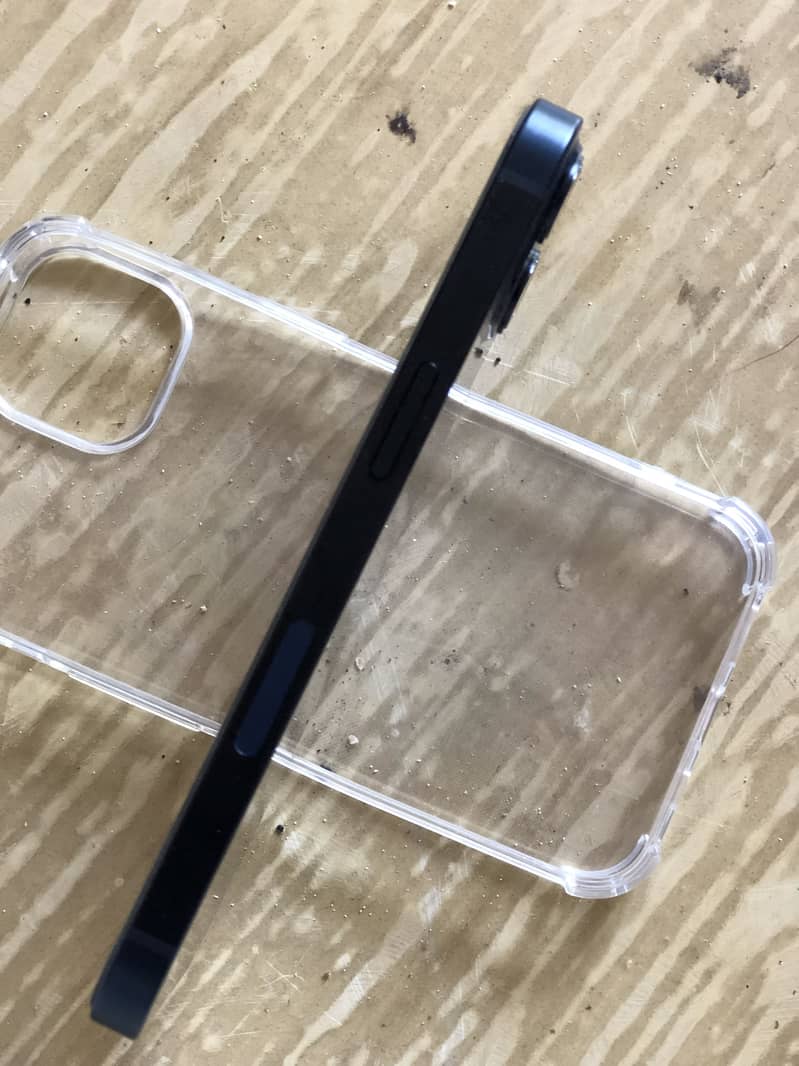 Apple iPhone 13 4