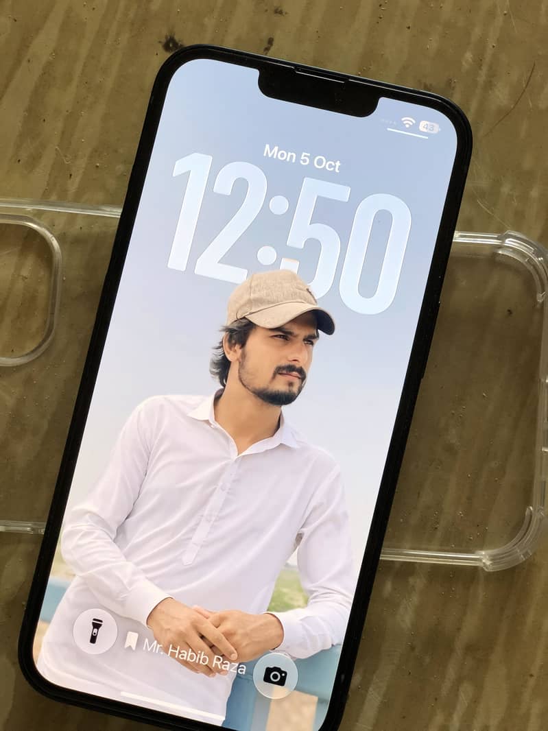 Apple iPhone 13 0