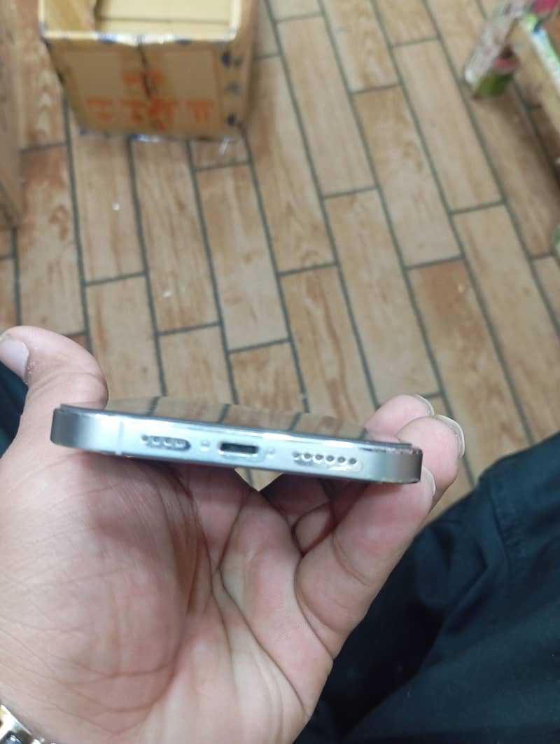 Apple iPhone 12 Pro Max 4