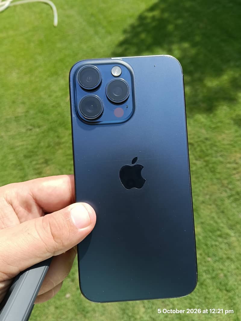 Apple iPhone 15 Pro Max 4