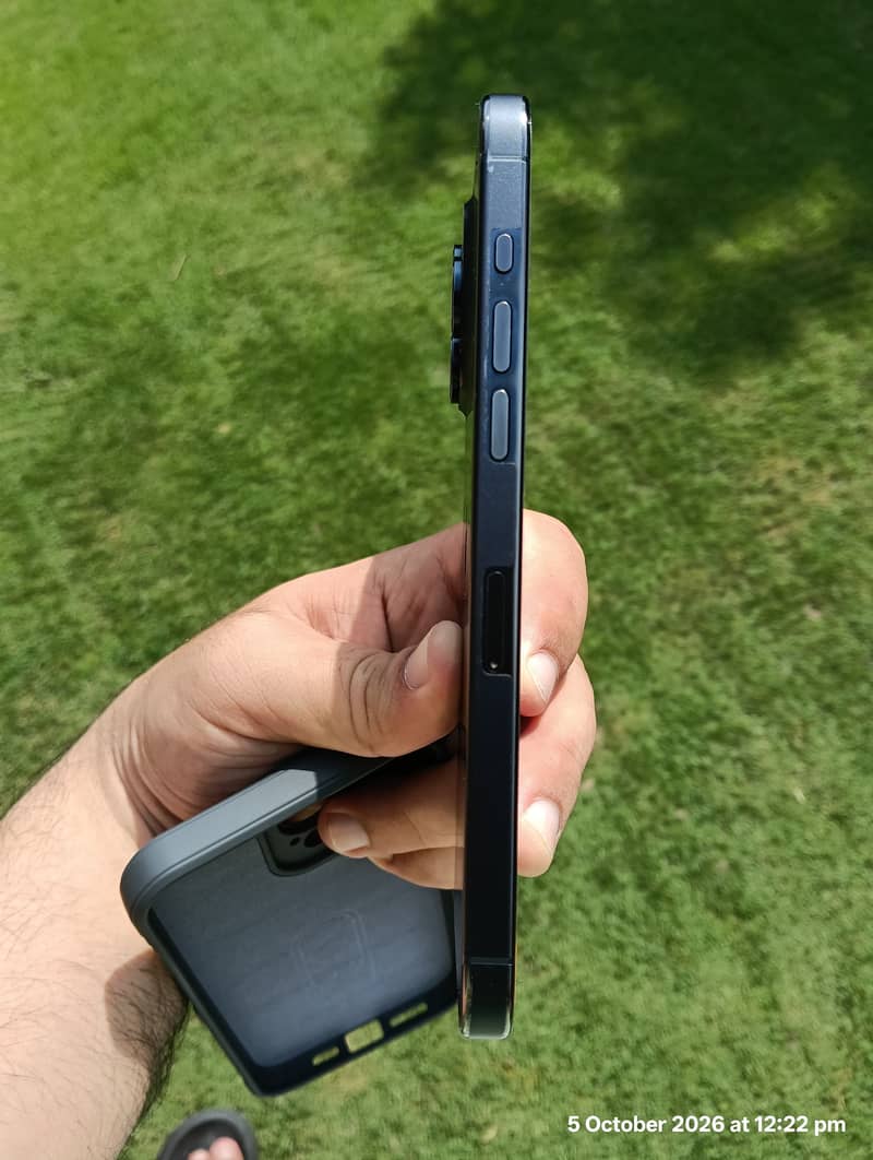 Apple iPhone 15 Pro Max 6