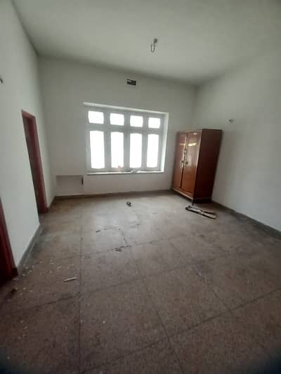 SILENT OFFICE 10MARLA SEPARATE ENTRANCE LOWER PORTION FOR RENT IN ALLAMA IQBAL TOWN