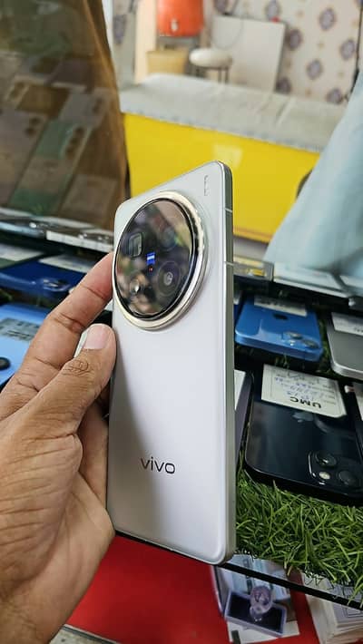 Vivo X200 Pro 16/512GB | Official PTA Approved | 9.8/10 | Box & Charg
