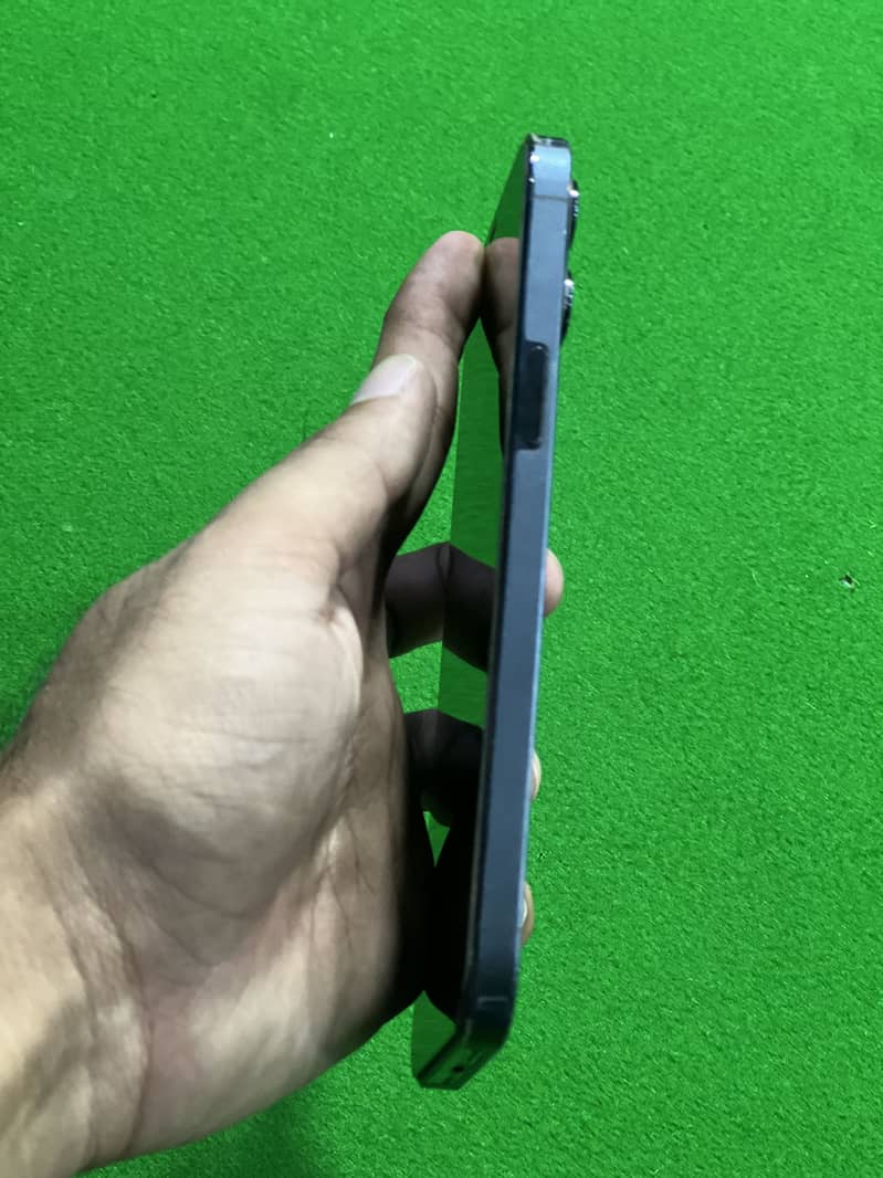 Apple iPhone 12 Pro Max 4
