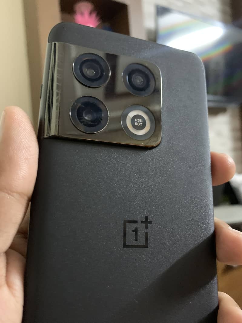 One Plus 10 Pro 4