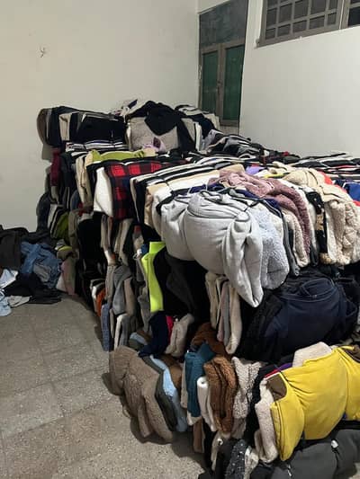 Imported Clothes Lot Maal Available in Bulk Quantity