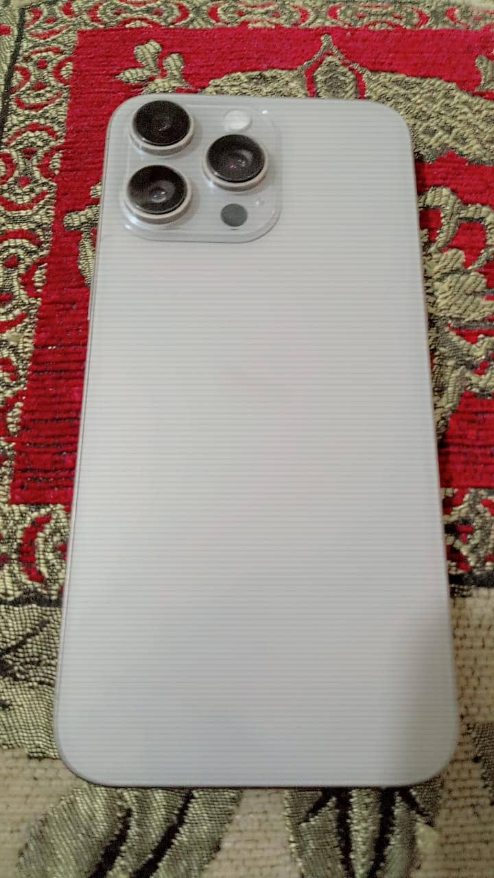 Apple iPhone 15 Pro Max 1
