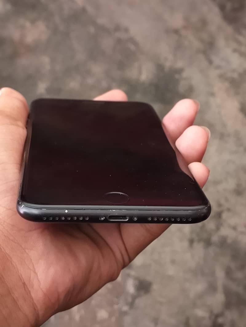 Apple iPhone 7 Plus 3