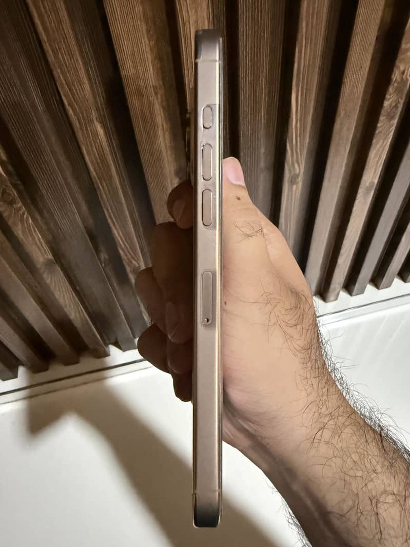 Apple iPhone 16 Pro Max 3