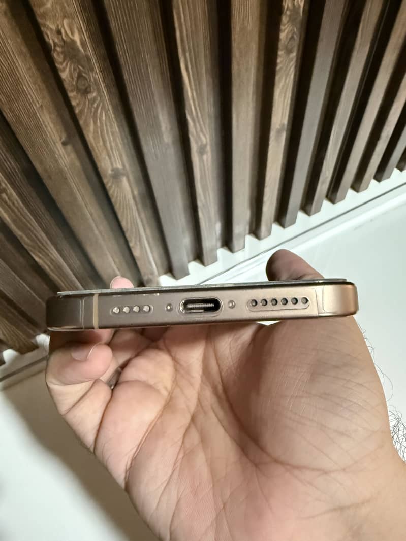 Apple iPhone 16 Pro Max 5