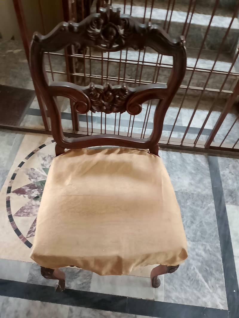 Solid wood chinoiti table (read description) 6