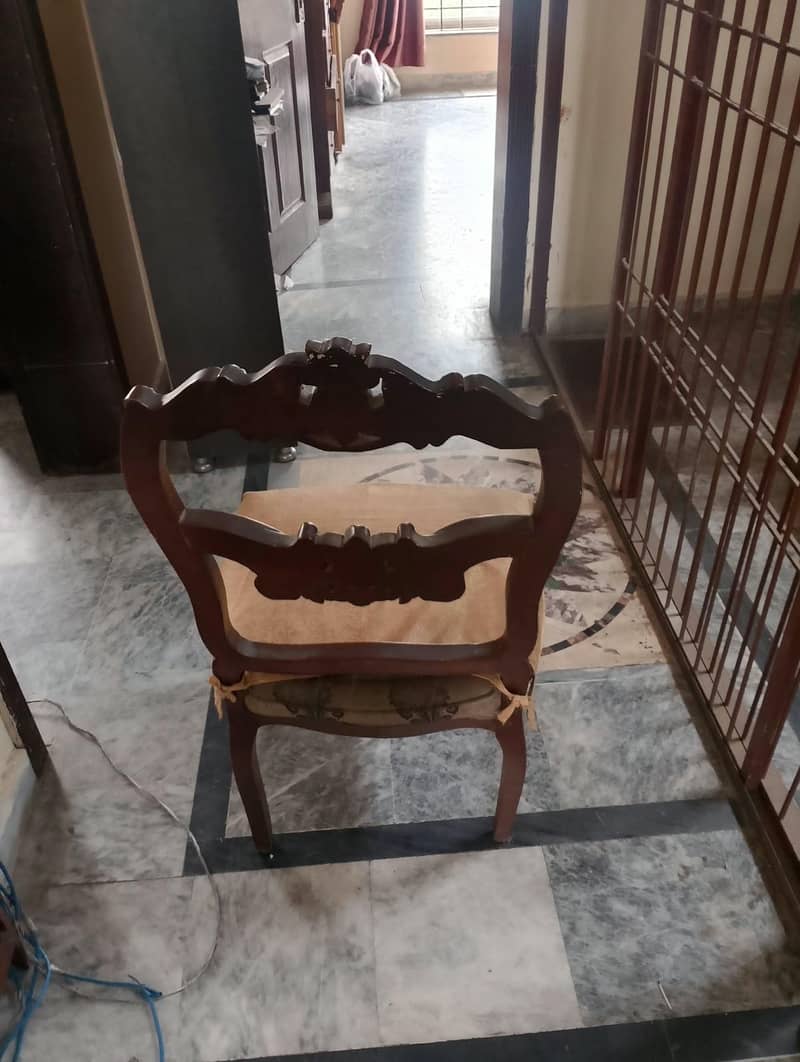 Solid wood chinoiti table (read description) 8