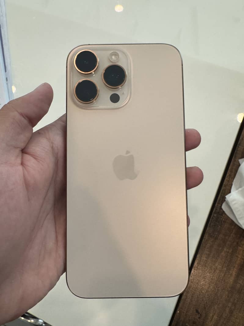 Apple iPhone 16 Pro Max 0