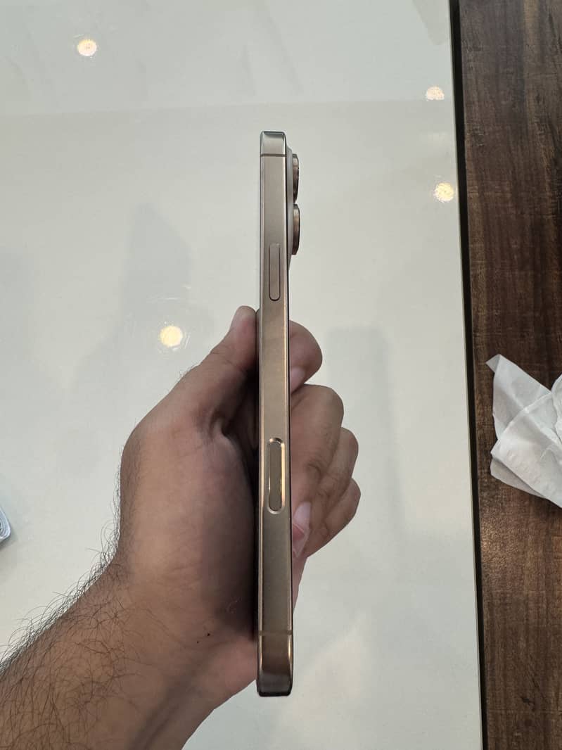 Apple iPhone 16 Pro Max 3