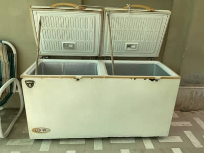 Freezer and refrigerator