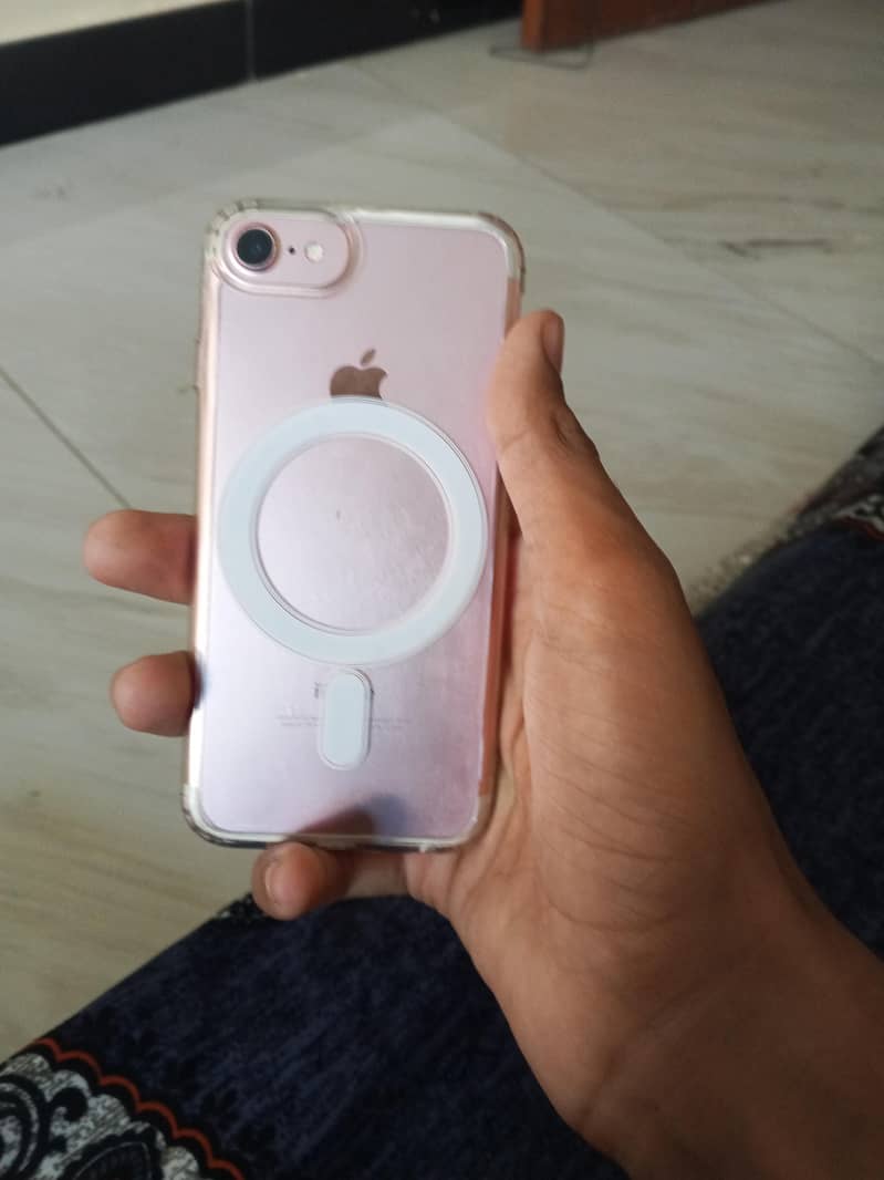 Apple iPhone 7 1