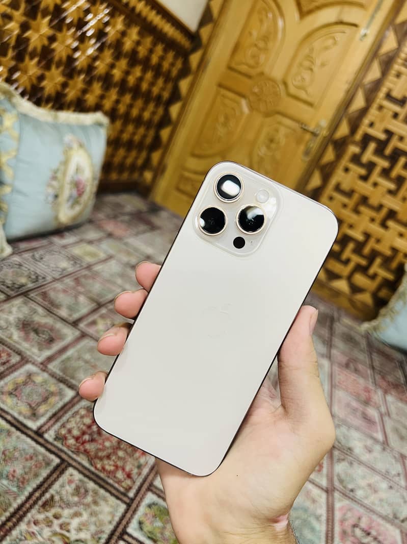 Apple iPhone 16 Pro Max 0